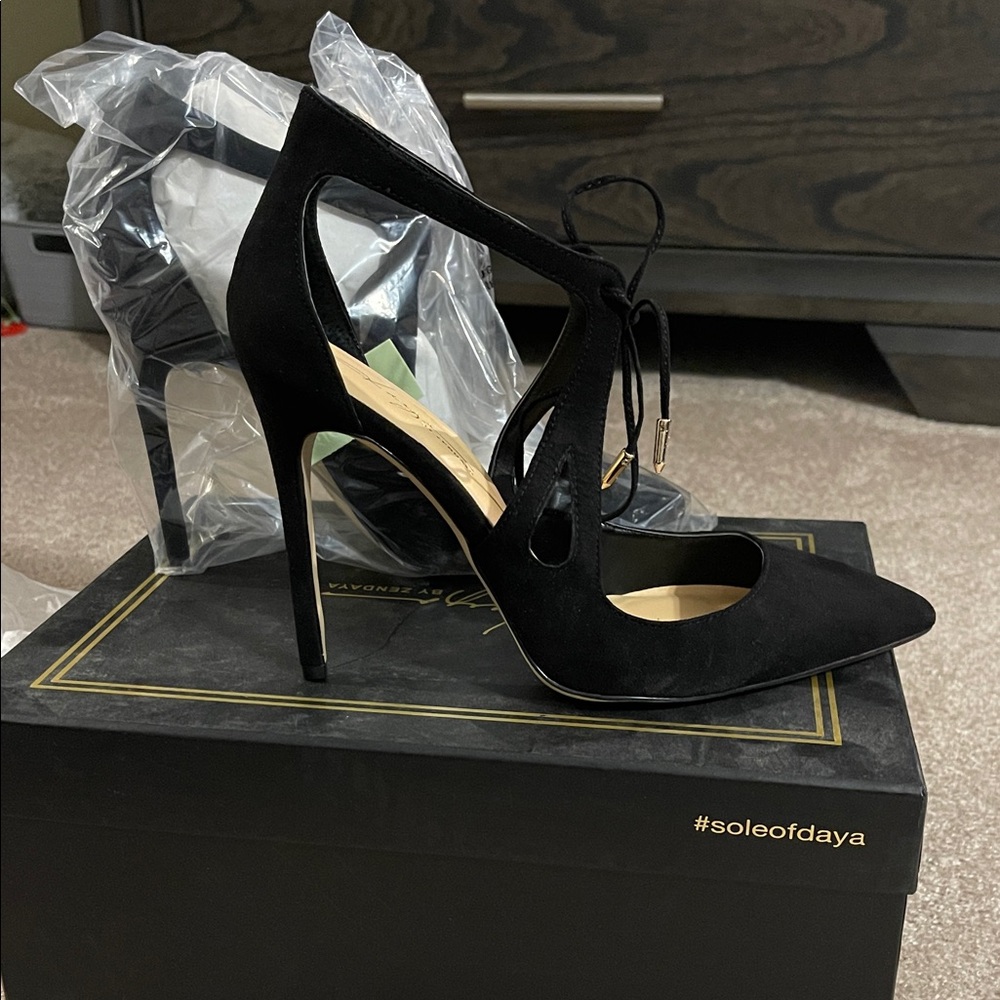 Chic Black Lace-Up Heels